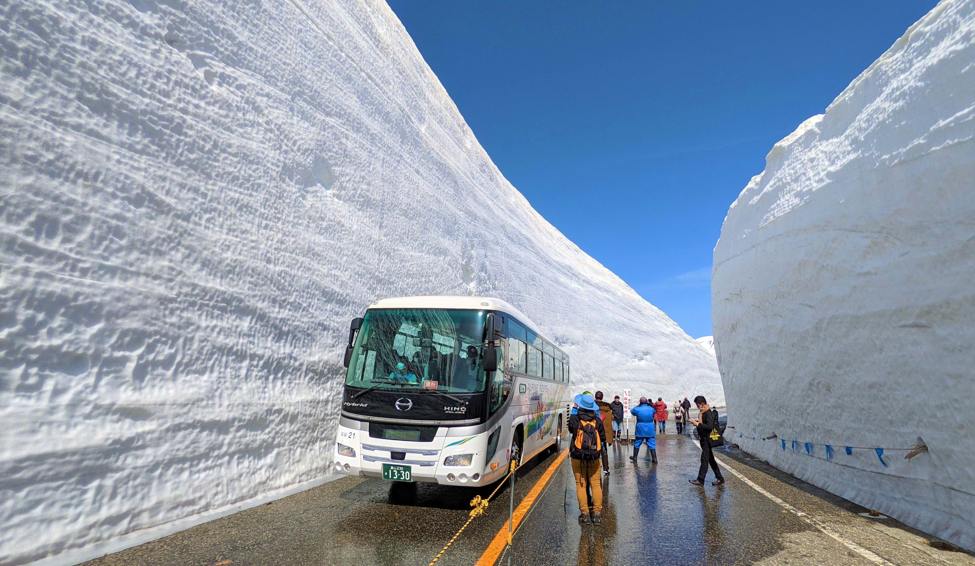 北陸鐵路行程封面：立山黑部雪之大谷雪牆