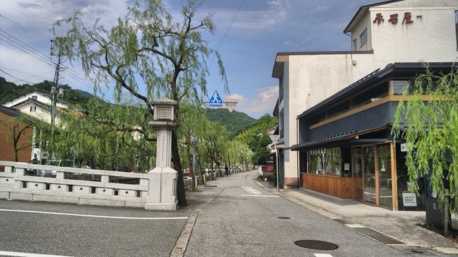 城崎溫泉柳樹街道與溫泉街景