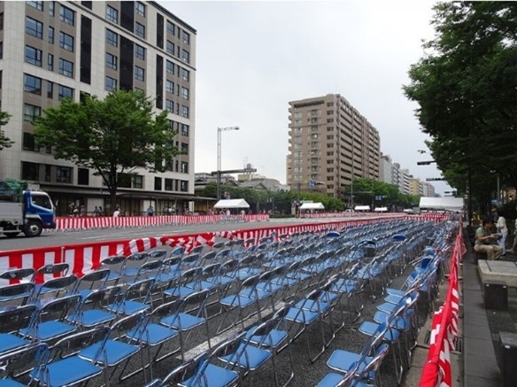 京都祇園祭山鉾巡行的花車與街道景色