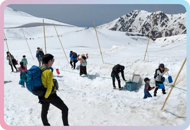 雪之大谷步道一帶的春季雪景與遊人